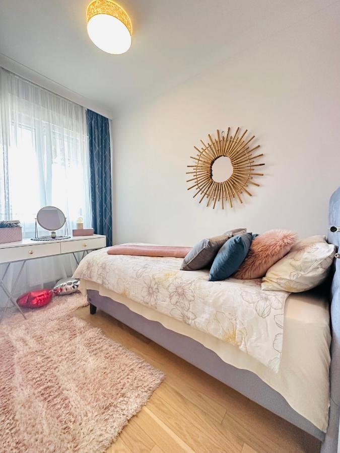 Stan Na Dan "Apartman Purple" Apartment Banja Luka Exterior photo